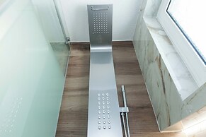 Deluxe 3 Bd House near Lagonisi w Garden