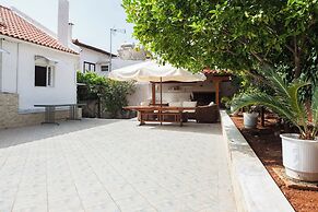 Deluxe 3 Bd House near Lagonisi w Garden