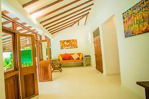 South Point Surf House - Whole Villa 5 Bedrooms (Sleeps 14)