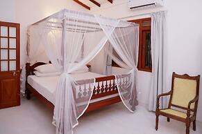 South Point Surf House - Whole Villa 5 Bedrooms (Sleeps 14)