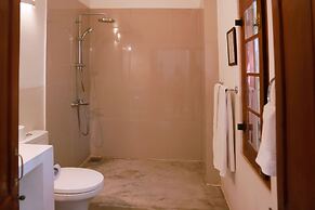 South Point Surf House - Whole Villa 5 Bedrooms (Sleeps 14)