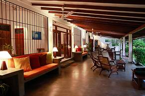 South Point Surf House - Whole Villa 5 Bedrooms (Sleeps 14)