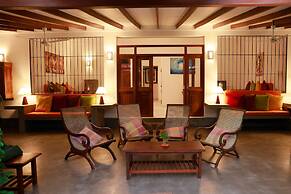 South Point Surf House - Whole Villa 5 Bedrooms (Sleeps 14)