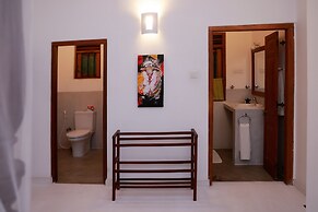 South Point Surf House - Whole Villa 5 Bedrooms (Sleeps 14)