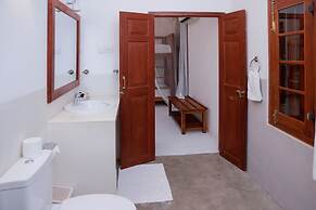 South Point Surf House - Whole Villa 5 Bedrooms (Sleeps 14)