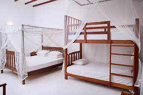 South Point Surf House - Whole Villa 5 Bedrooms (Sleeps 14)