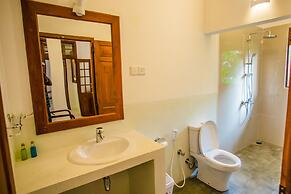 South Point Surf House - Whole Villa 5 Bedrooms (Sleeps 14)