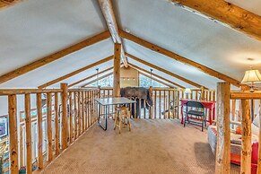 Rustic Cloudcroft Cabin w/ Spacious Deck & Grill!
