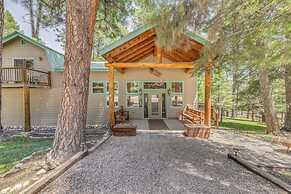 Rustic Cloudcroft Cabin w/ Spacious Deck & Grill!
