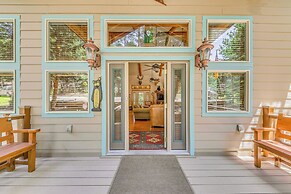 Rustic Cloudcroft Cabin w/ Spacious Deck & Grill!