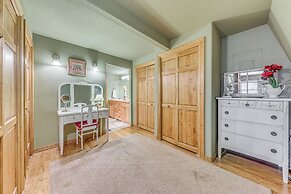Rustic Cloudcroft Cabin w/ Spacious Deck & Grill!