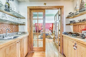 Rustic Cloudcroft Cabin w/ Spacious Deck & Grill!