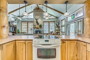 Rustic Cloudcroft Cabin w/ Spacious Deck & Grill!