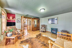 Rustic Cloudcroft Cabin w/ Spacious Deck & Grill!