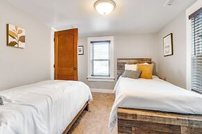 Scenic Yankton Retreat w/ Fire Pit: 1 Mi to Lake!