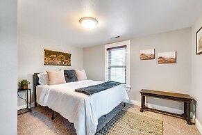 Scenic Yankton Retreat w/ Fire Pit: 1 Mi to Lake!