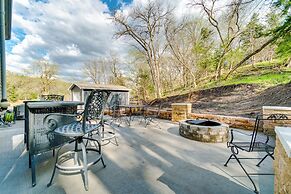 Scenic Yankton Retreat w/ Fire Pit: 1 Mi to Lake!