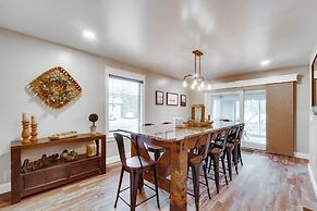 Scenic Yankton Retreat w/ Fire Pit: 1 Mi to Lake!