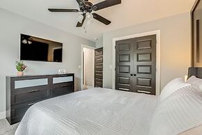 Modern Decatur Gem w/ Deck, 10 Mi to Atlanta