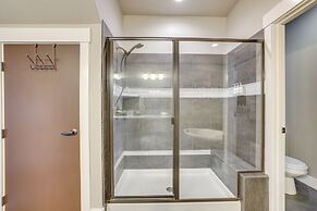 Donnelly Cabin w/ Hot Tub < 1 Mi to Boulder Creek!