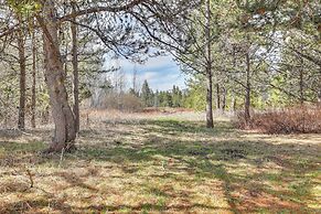 Donnelly Cabin w/ Hot Tub < 1 Mi to Boulder Creek!