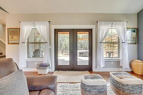 Donnelly Cabin w/ Hot Tub < 1 Mi to Boulder Creek!