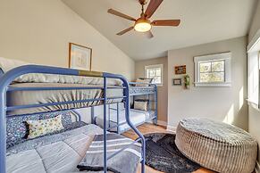 Donnelly Cabin w/ Hot Tub < 1 Mi to Boulder Creek!