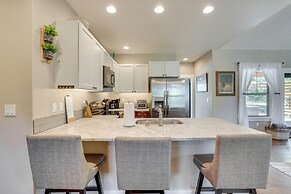 Donnelly Cabin w/ Hot Tub < 1 Mi to Boulder Creek!