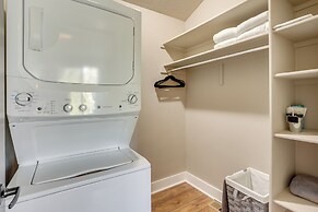 Donnelly Cabin w/ Hot Tub < 1 Mi to Boulder Creek!