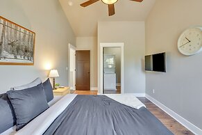 Donnelly Cabin w/ Hot Tub < 1 Mi to Boulder Creek!