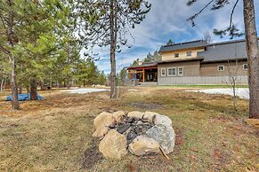 Donnelly Cabin w/ Hot Tub < 1 Mi to Boulder Creek!