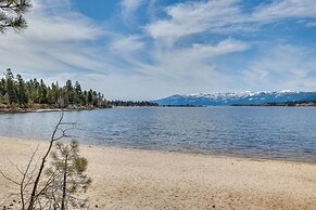 Donnelly Cabin w/ Hot Tub < 1 Mi to Boulder Creek!