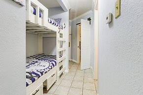 Galveston Beach Condo w/ Resort Amenities