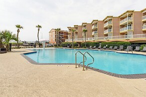 Galveston Beach Condo w/ Resort Amenities