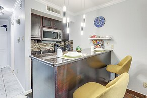 Galveston Beach Condo w/ Resort Amenities