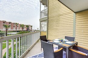 Galveston Beach Condo w/ Resort Amenities