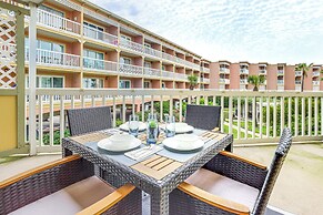 Galveston Beach Condo w/ Resort Amenities