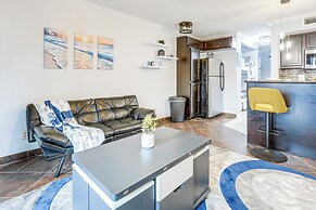 Galveston Beach Condo w/ Resort Amenities