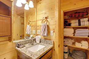 Blue Ridge Cabin w/ Mountain Views: 6 Mi to Dtwn!