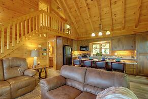 Blue Ridge Cabin w/ Mountain Views: 6 Mi to Dtwn!