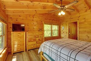 Blue Ridge Cabin w/ Mountain Views: 6 Mi to Dtwn!