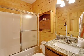 Blue Ridge Cabin w/ Mountain Views: 6 Mi to Dtwn!