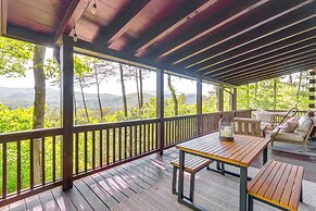 Blue Ridge Cabin w/ Mountain Views: 6 Mi to Dtwn!
