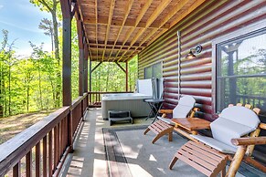 Blue Ridge Cabin w/ Mountain Views: 6 Mi to Dtwn!