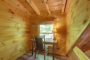 Blue Ridge Cabin w/ Mountain Views: 6 Mi to Dtwn!