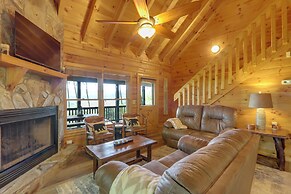 Blue Ridge Cabin w/ Mountain Views: 6 Mi to Dtwn!