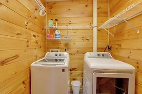 Blue Ridge Cabin w/ Mountain Views: 6 Mi to Dtwn!