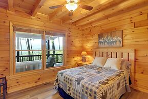 Blue Ridge Cabin w/ Mountain Views: 6 Mi to Dtwn!