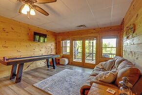 Blue Ridge Cabin w/ Mountain Views: 6 Mi to Dtwn!
