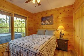 Blue Ridge Cabin w/ Mountain Views: 6 Mi to Dtwn!